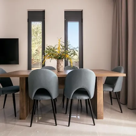 Solis Ortus Villa, A Sublime Sanctuary With Pool, By Thinkvilla וילה *