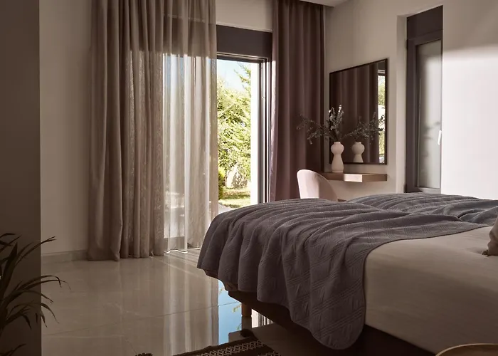 Solis Ortus Villa, A Sublime Sanctuary With Pool, By Thinkvilla Kalamákion