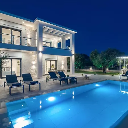Solis Ortus Villa, A Sublime Sanctuary With Pool, By Thinkvilla * Kalamákion